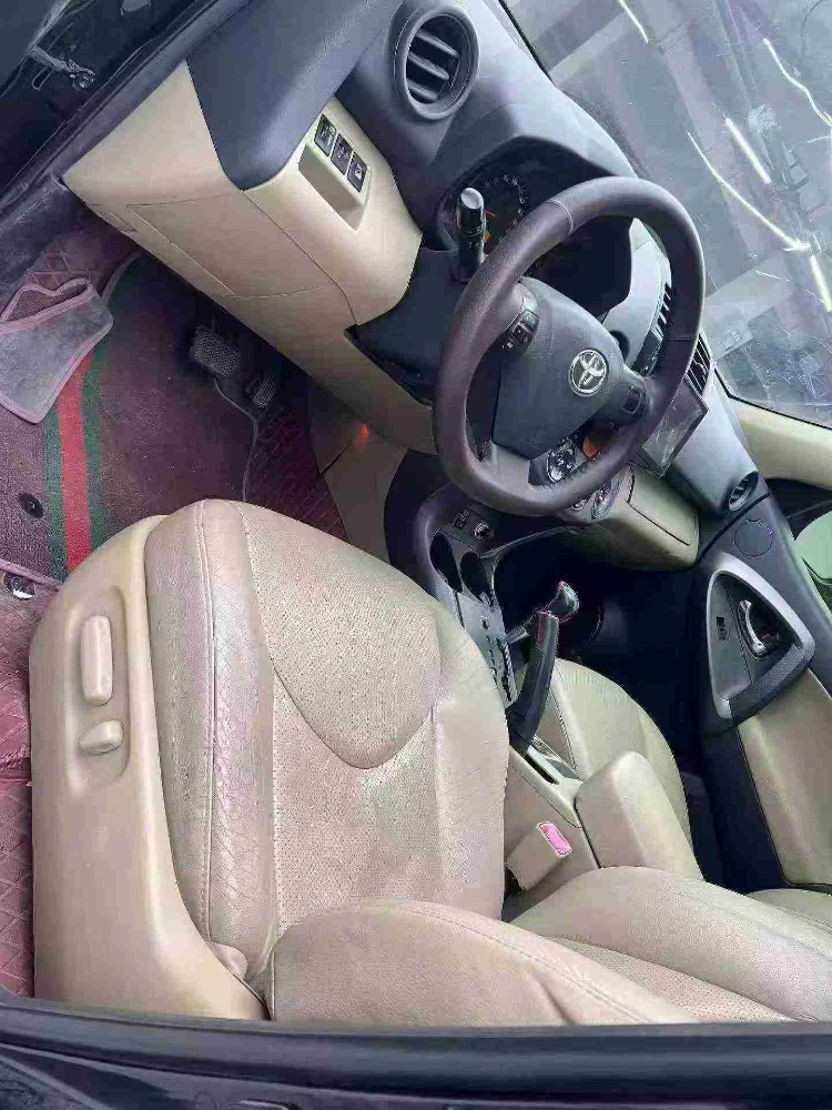 成都12年丰田RAV44