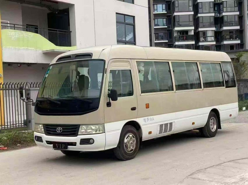 南宁13年丰田考斯特2