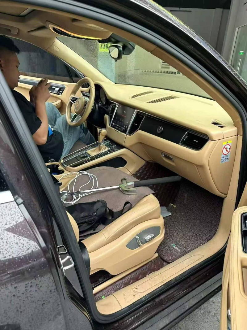 三明17年保时捷Macan5