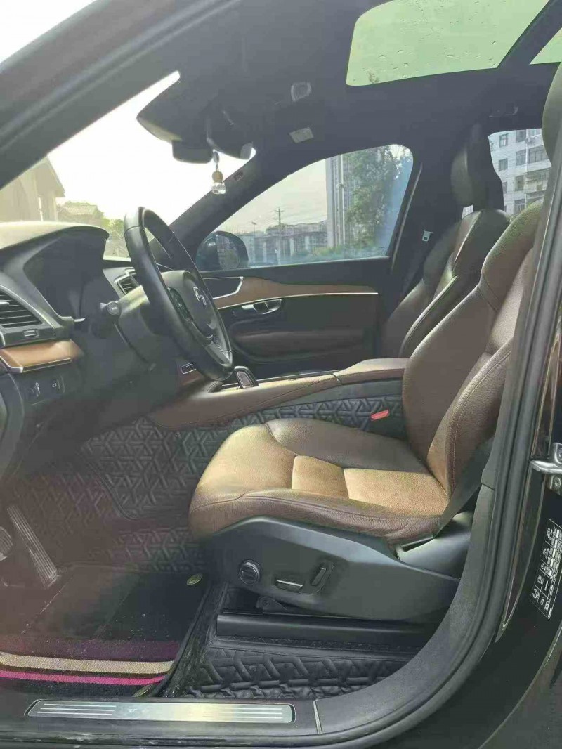 重庆20年沃尔沃XC604
