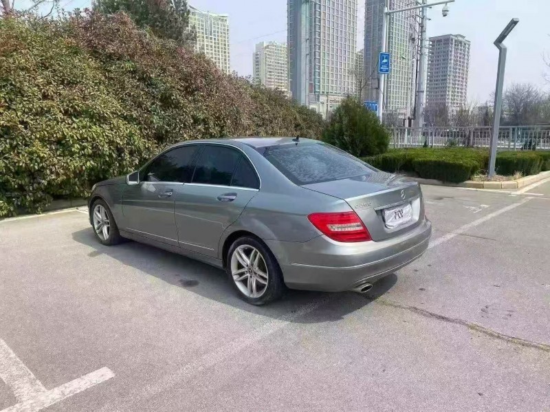 济宁13年奔驰C7