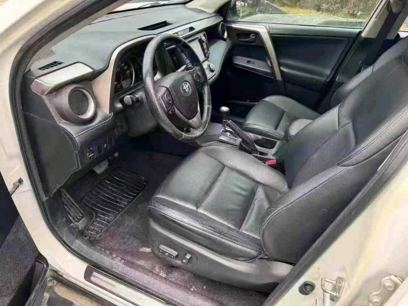 金华14年丰田RAV44