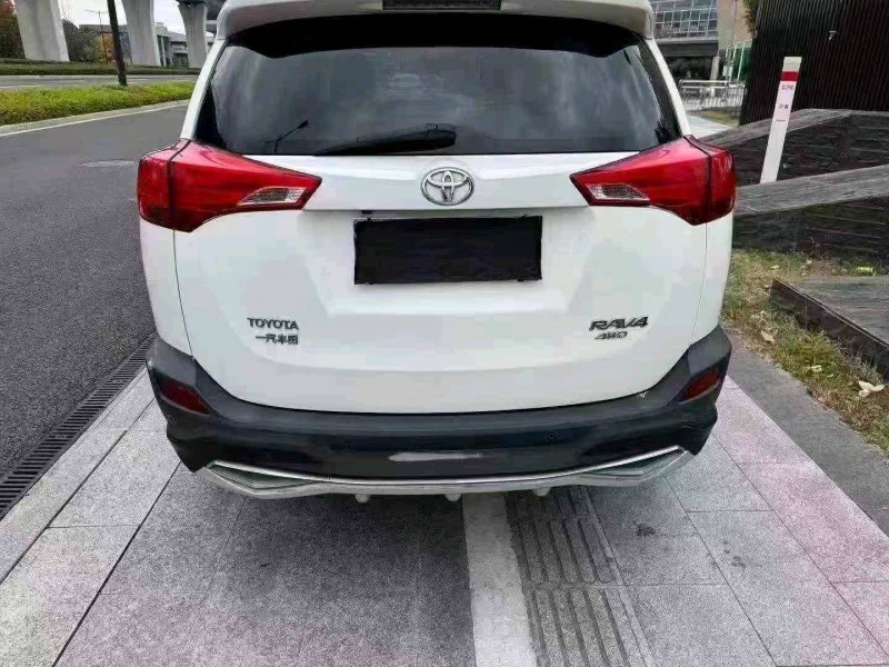 金华14年丰田RAV48