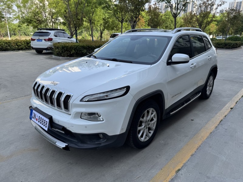 济宁16年Jeep自由光2