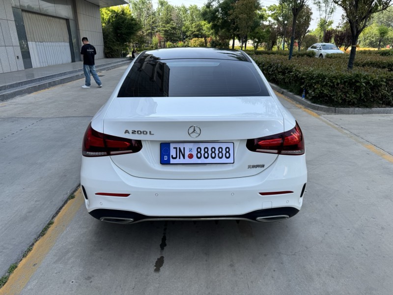 济宁21年奔驰A5