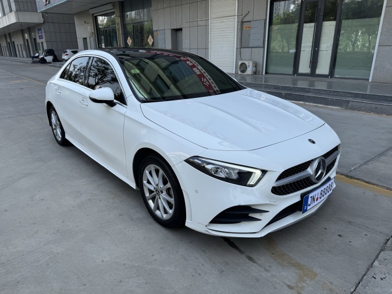 济宁21年奔驰A9