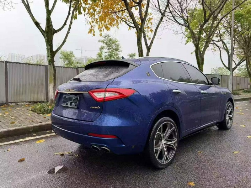 重庆20年玛莎拉蒂Levante9