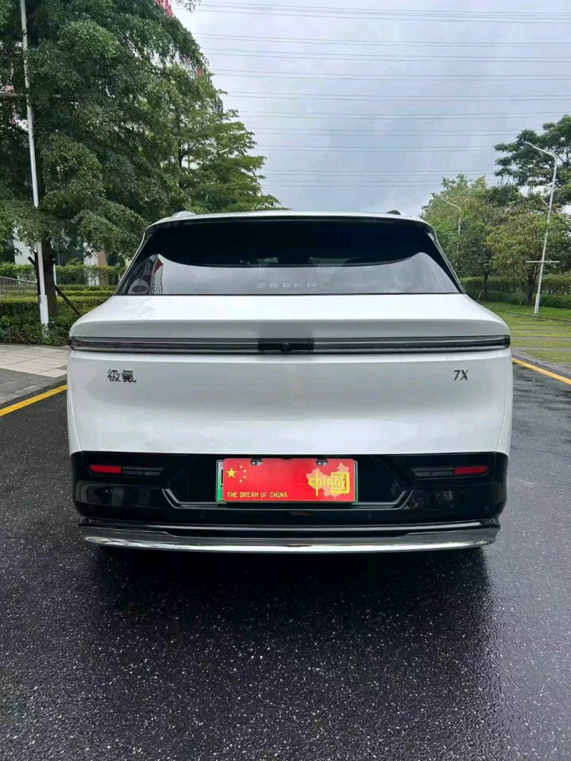 广州25年极氪汽车7X7