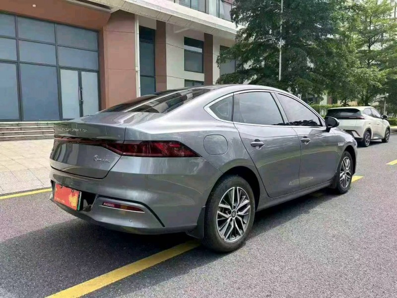 广州23年比亚迪秦8