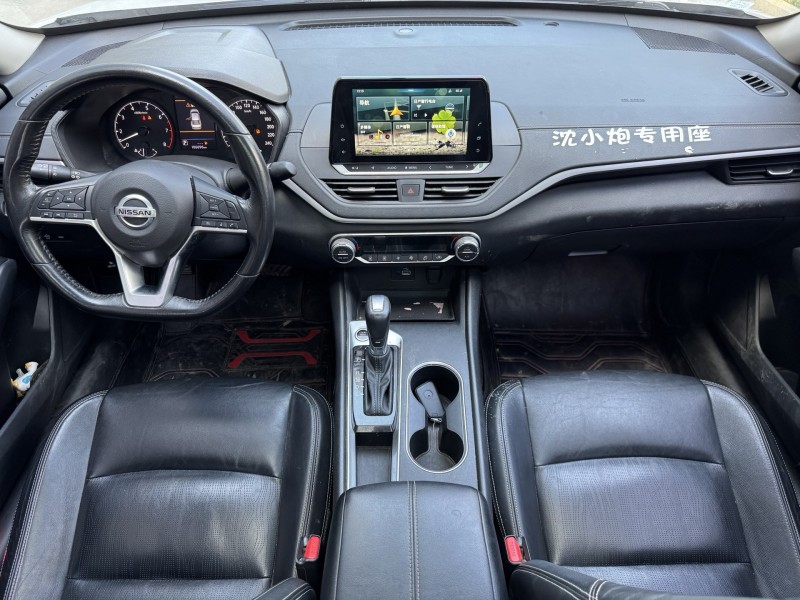 济宁20年日产天籁4
