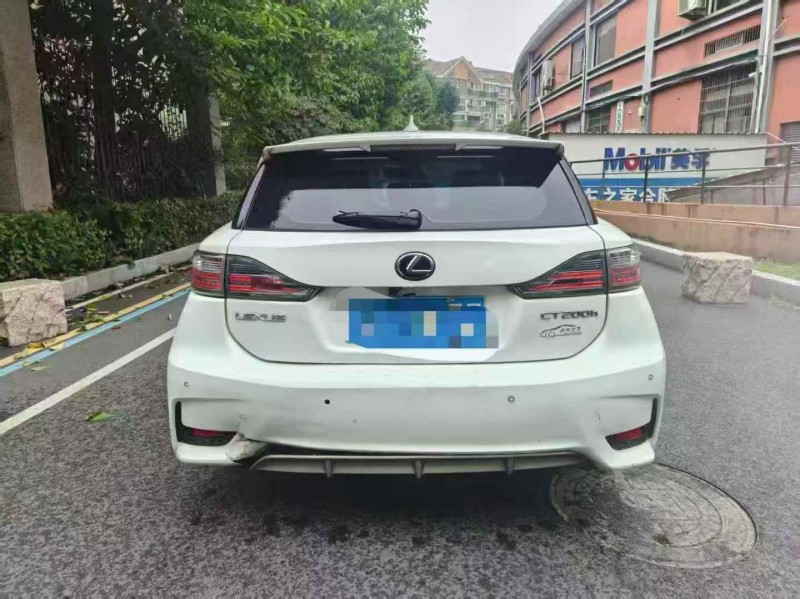 绍兴14年凯迪拉克CT69