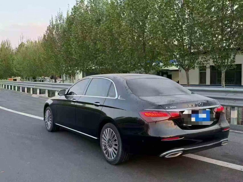 天津23年奔驰E8