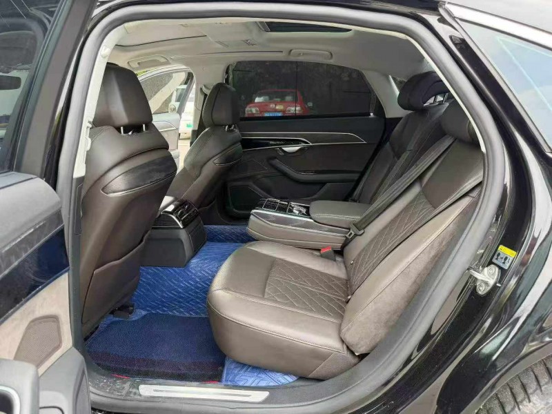 济宁21年奥迪A8L5