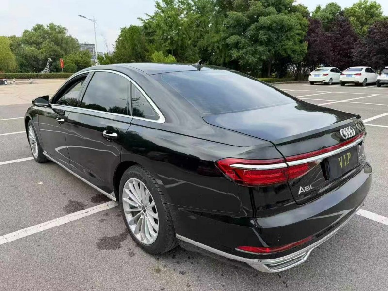 济宁21年奥迪A8L8