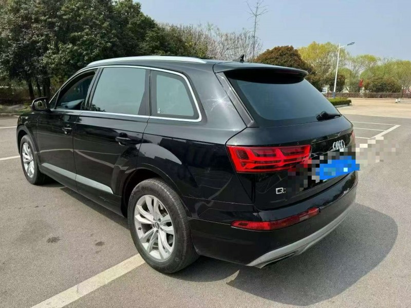 济宁18年奥迪Q78