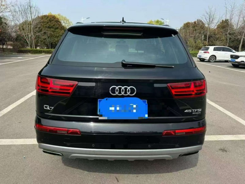 济宁18年奥迪Q79