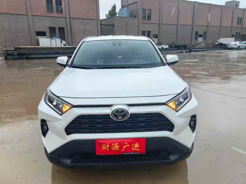新乡25年丰田RAV4荣放1