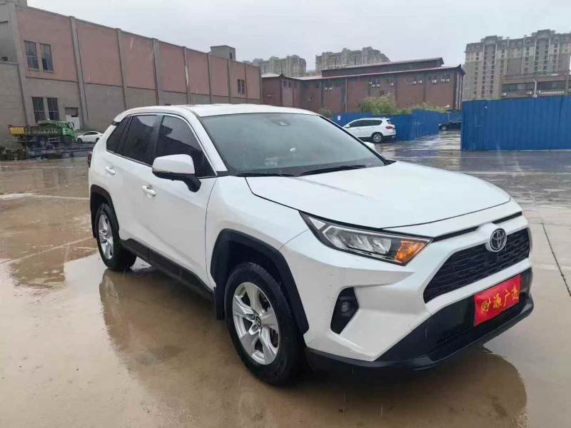 新乡25年丰田RAV4荣放2