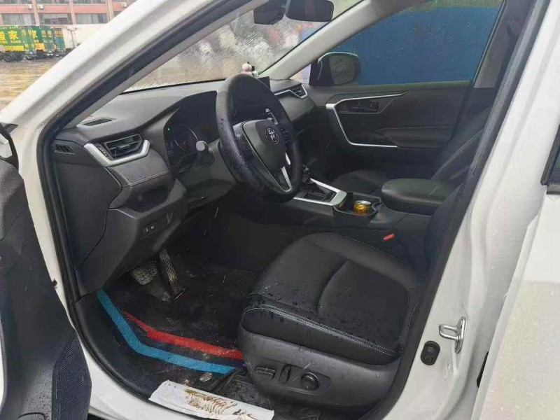 新乡25年丰田RAV4荣放4