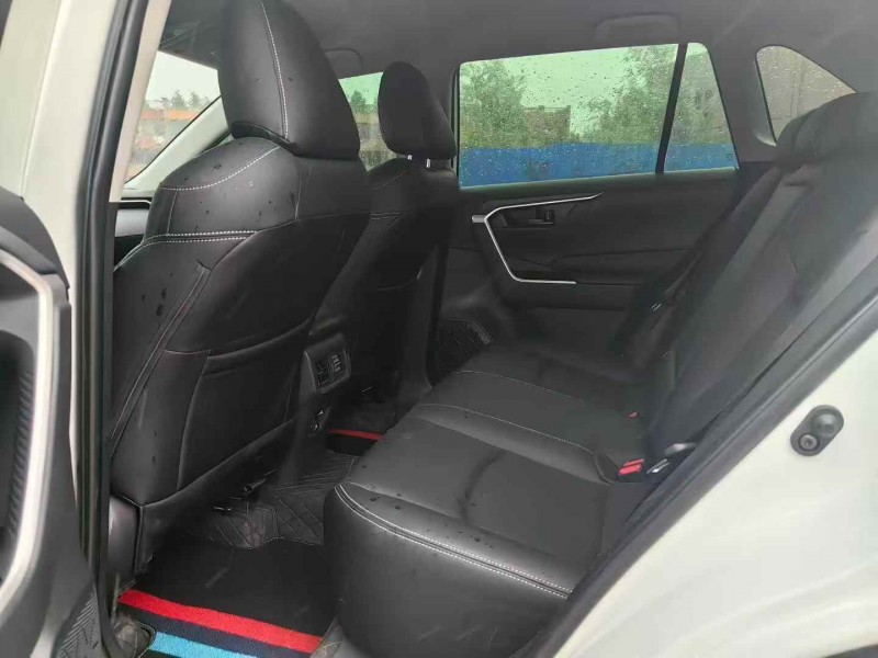 新乡25年丰田RAV4荣放5