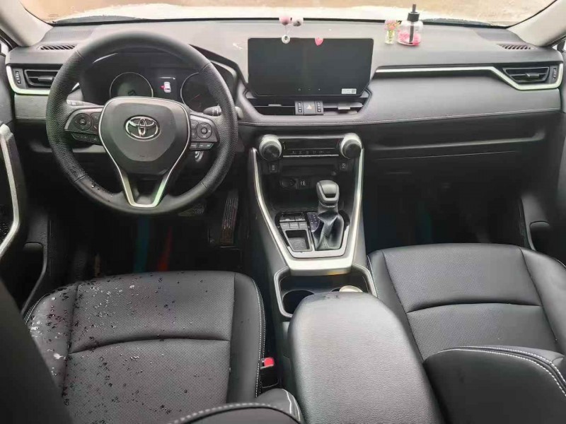 新乡25年丰田RAV4荣放6