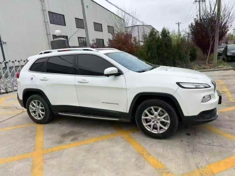 潍坊16年Jeep自由光2