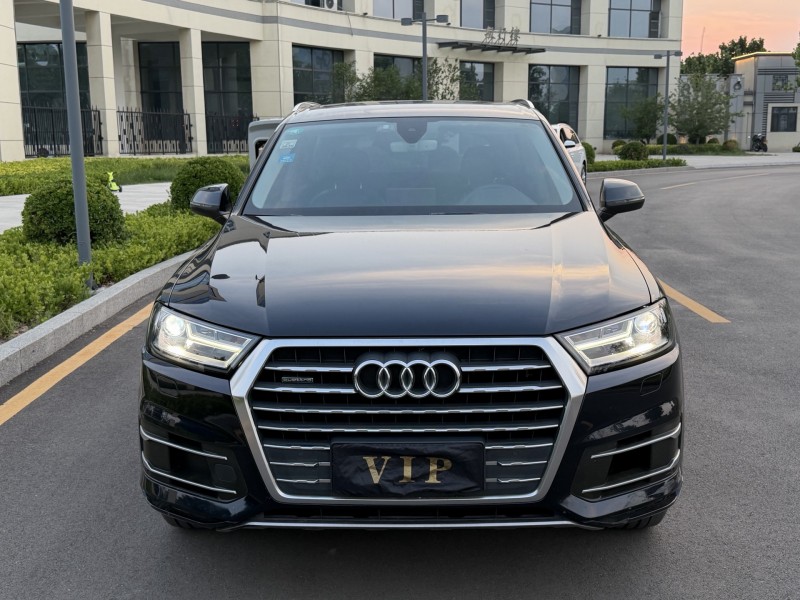济宁16年奥迪Q71