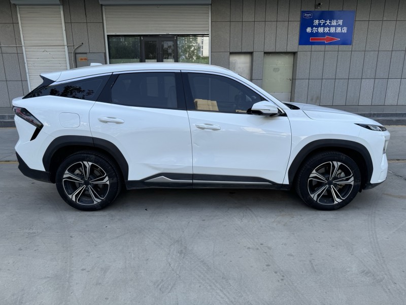 济宁23年吉利银河3