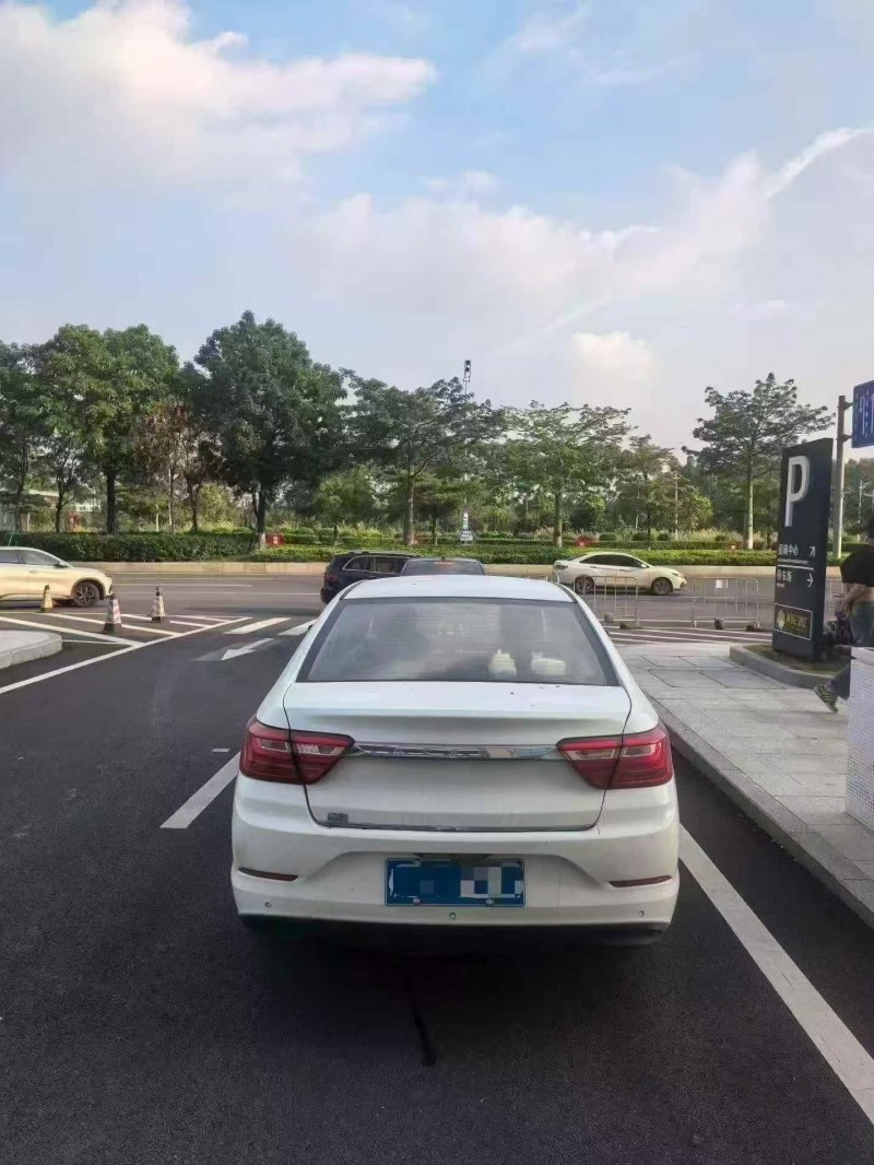 广州20年吉利远景9