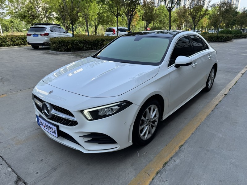 济宁21年奔驰A2