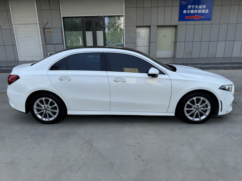 济宁21年奔驰A5
