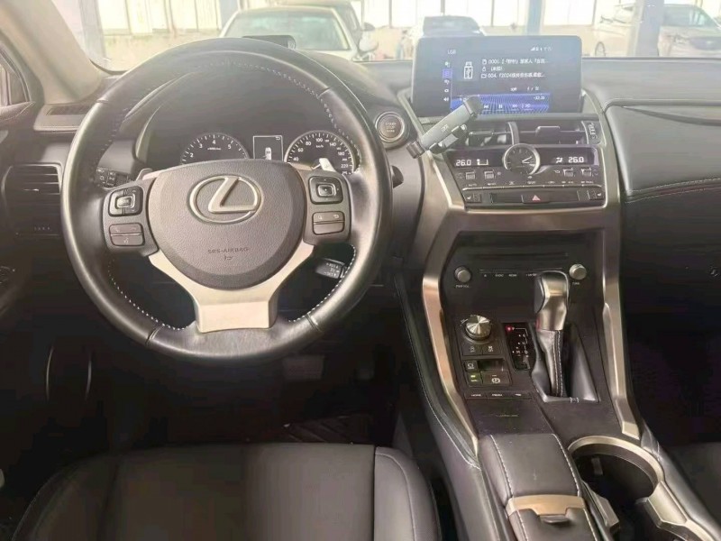 广州19年雷克萨斯NX4