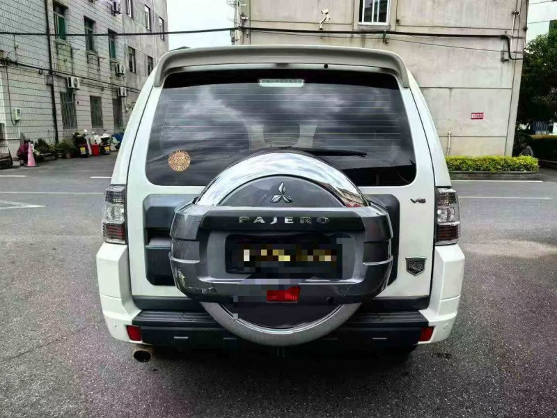 湖州18年三菱帕杰罗8