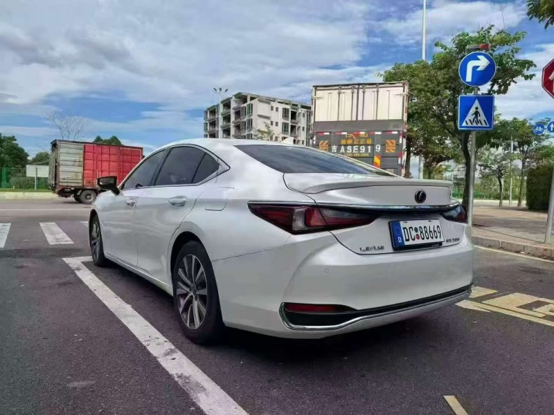 广州20年雷克萨斯ES8