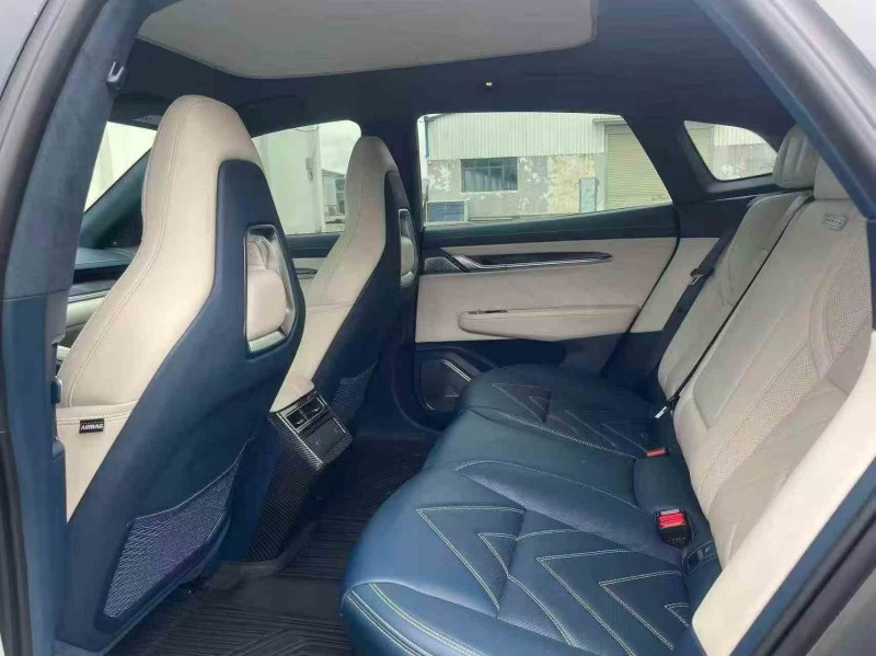 宜昌23年极氪汽车0015