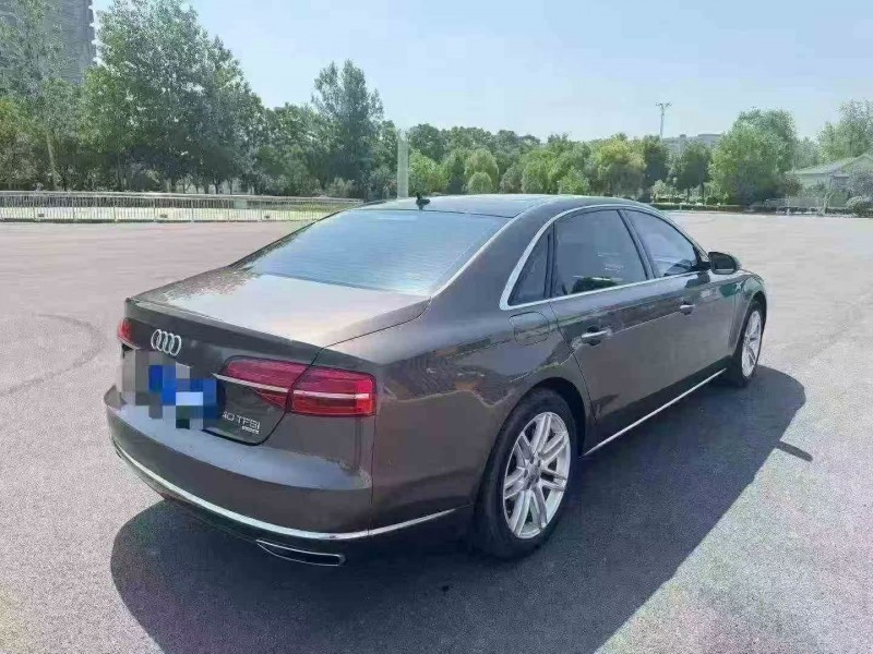 济宁18年奥迪A8L6