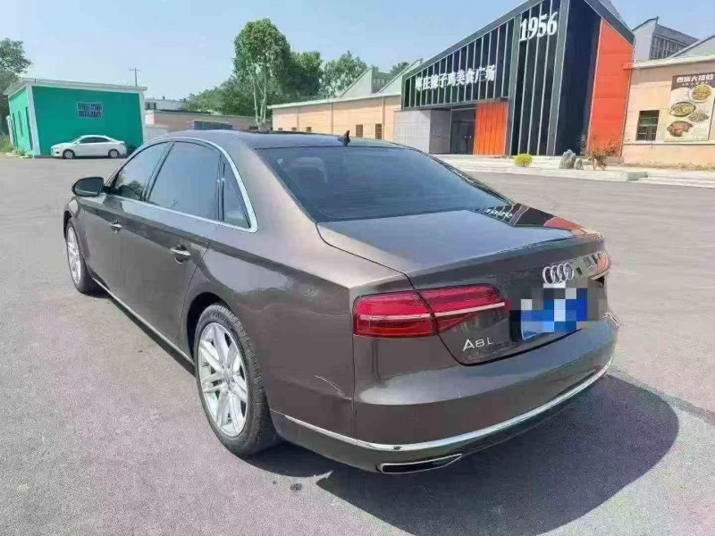 济宁18年奥迪A8L7