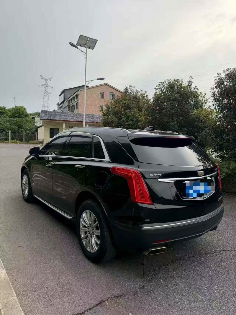 金华17年凯迪拉克XT58