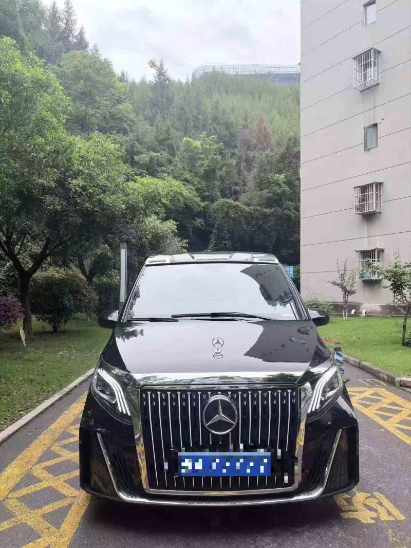 重庆24年奔驰威霆1