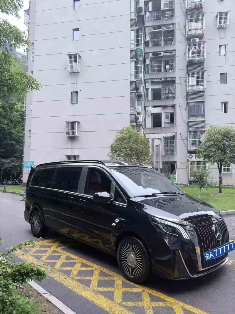 重庆24年奔驰威霆2