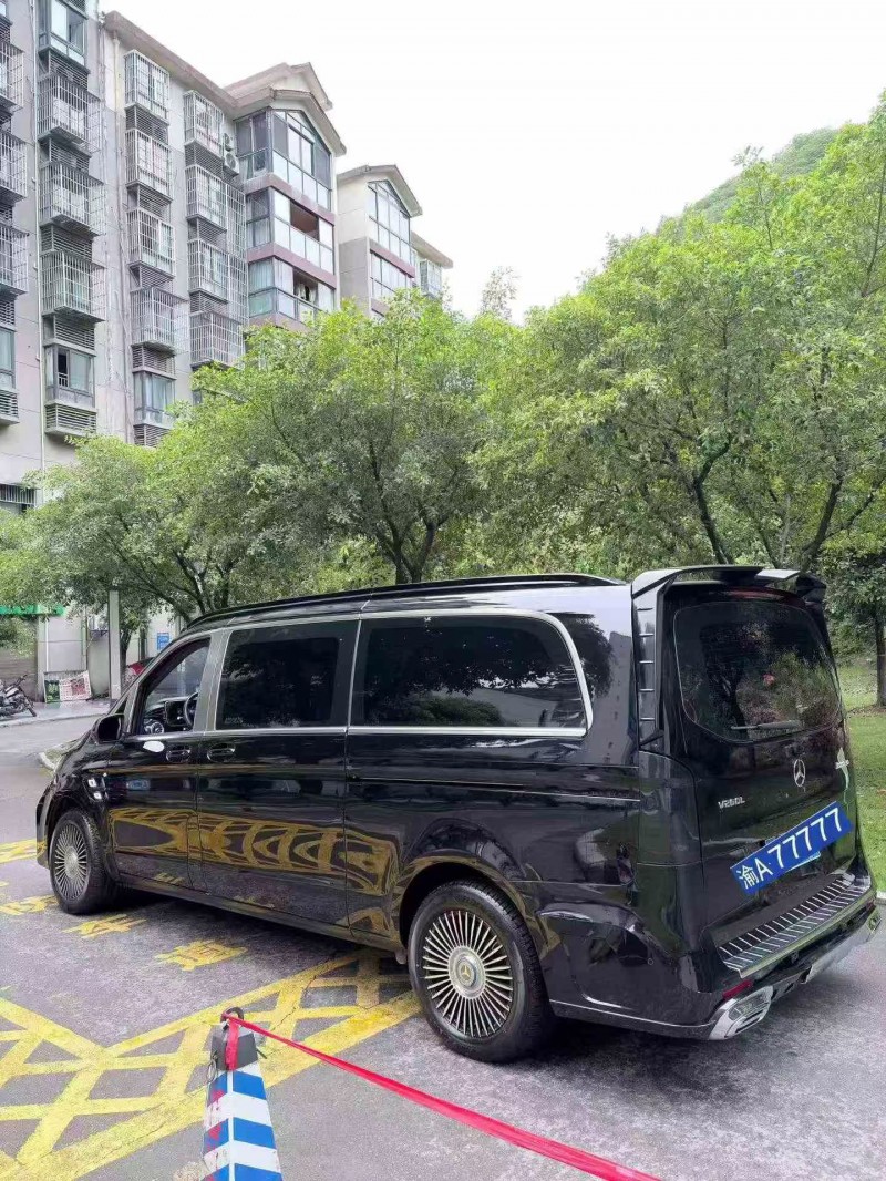 重庆24年奔驰威霆7
