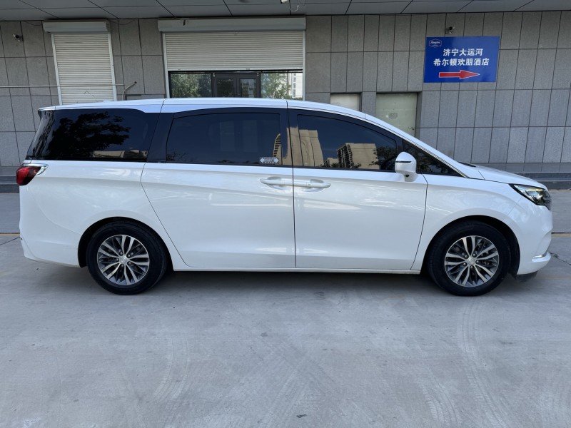 济宁21年别克GL84