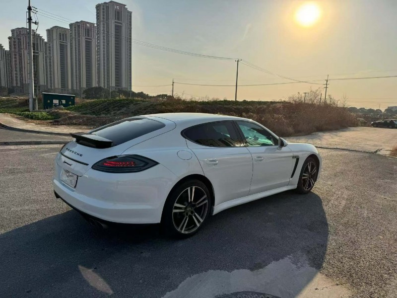 苏州13年保时捷帕拉梅拉8