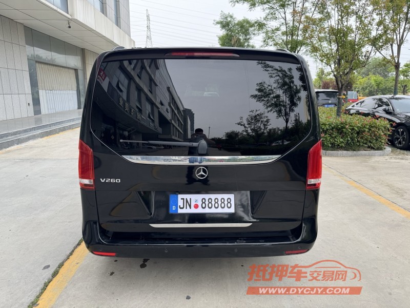 济宁21年奔驰V5