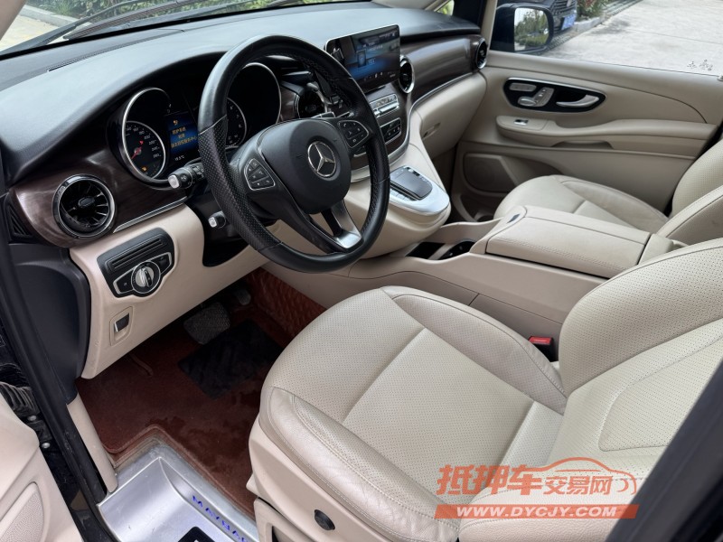 济宁21年奔驰V8