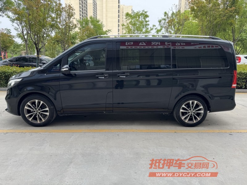 济宁21年奔驰V9