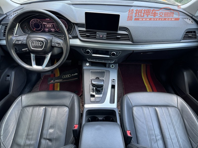 济宁21年奥迪Q58