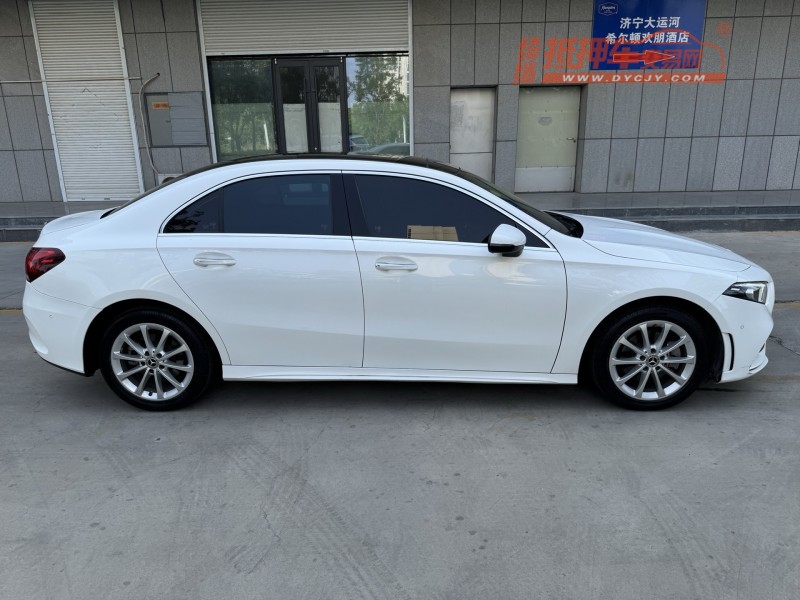 济宁21年奔驰A5