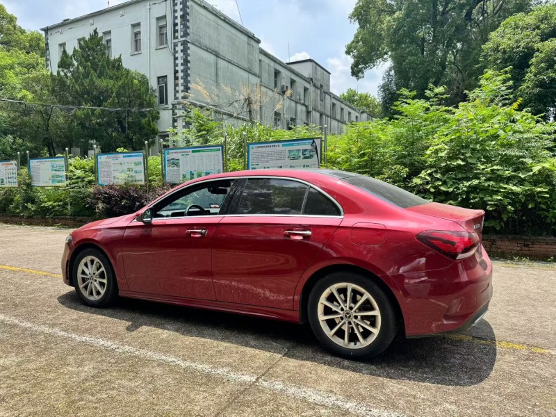 南昌21年奔驰A8