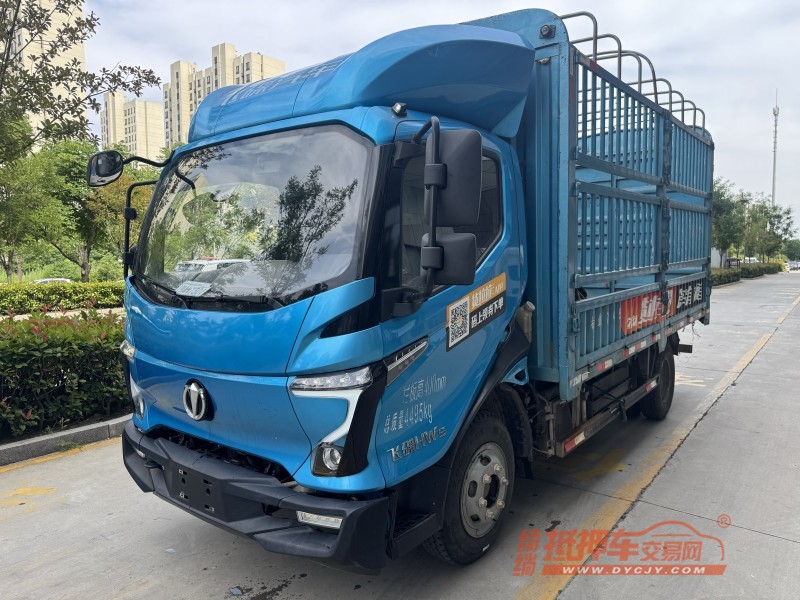 济宁24年飞碟箱货货车3